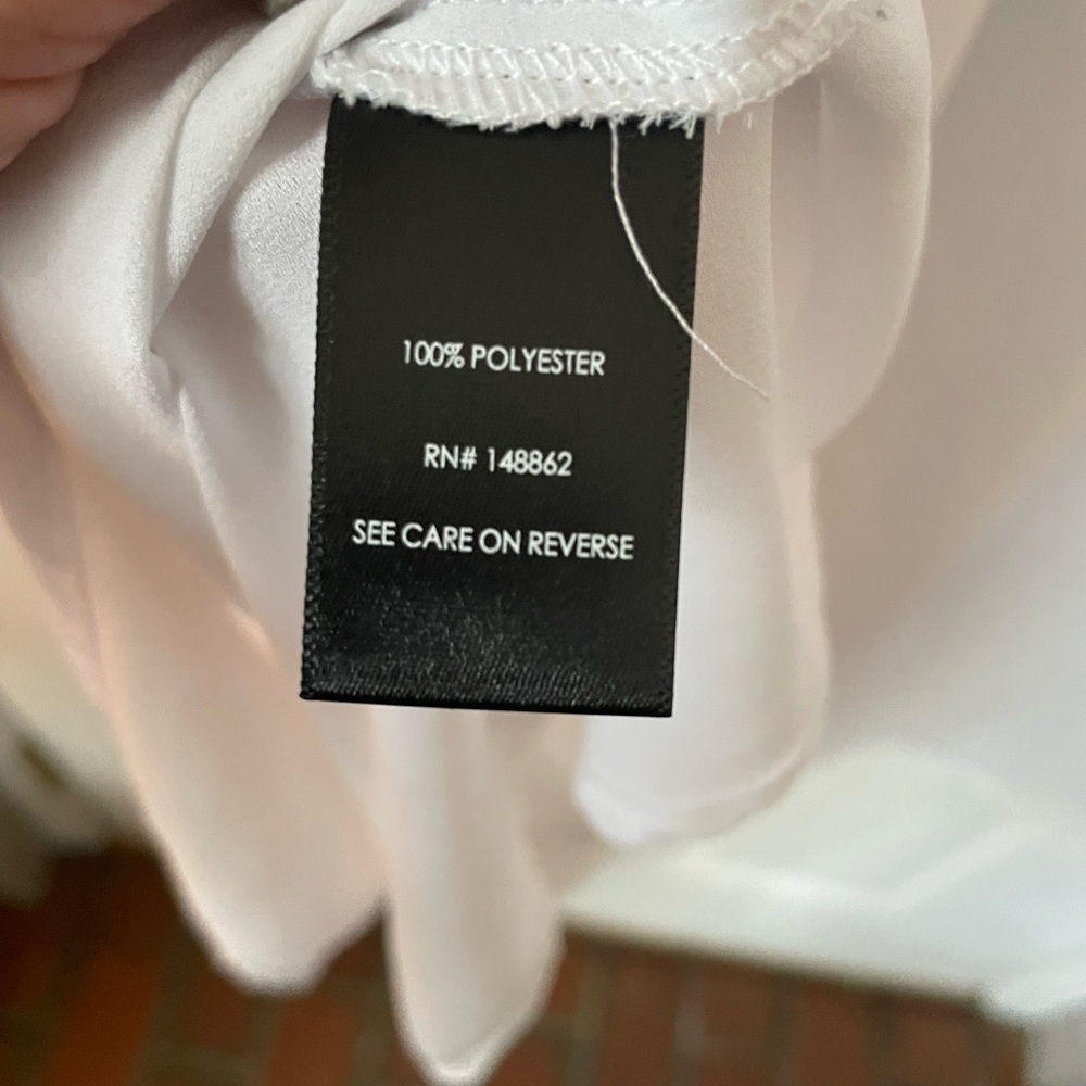 Torrid 4 (SZ 26 W) Flowy Breezy Crisp White W/Pockets Covered Buttons Blouse - Picture 2 of 9